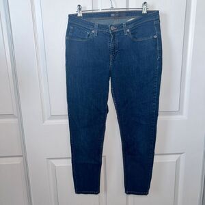 Levi's Women's Legging Size 30 Dark Wash Skinny‎ Jeans